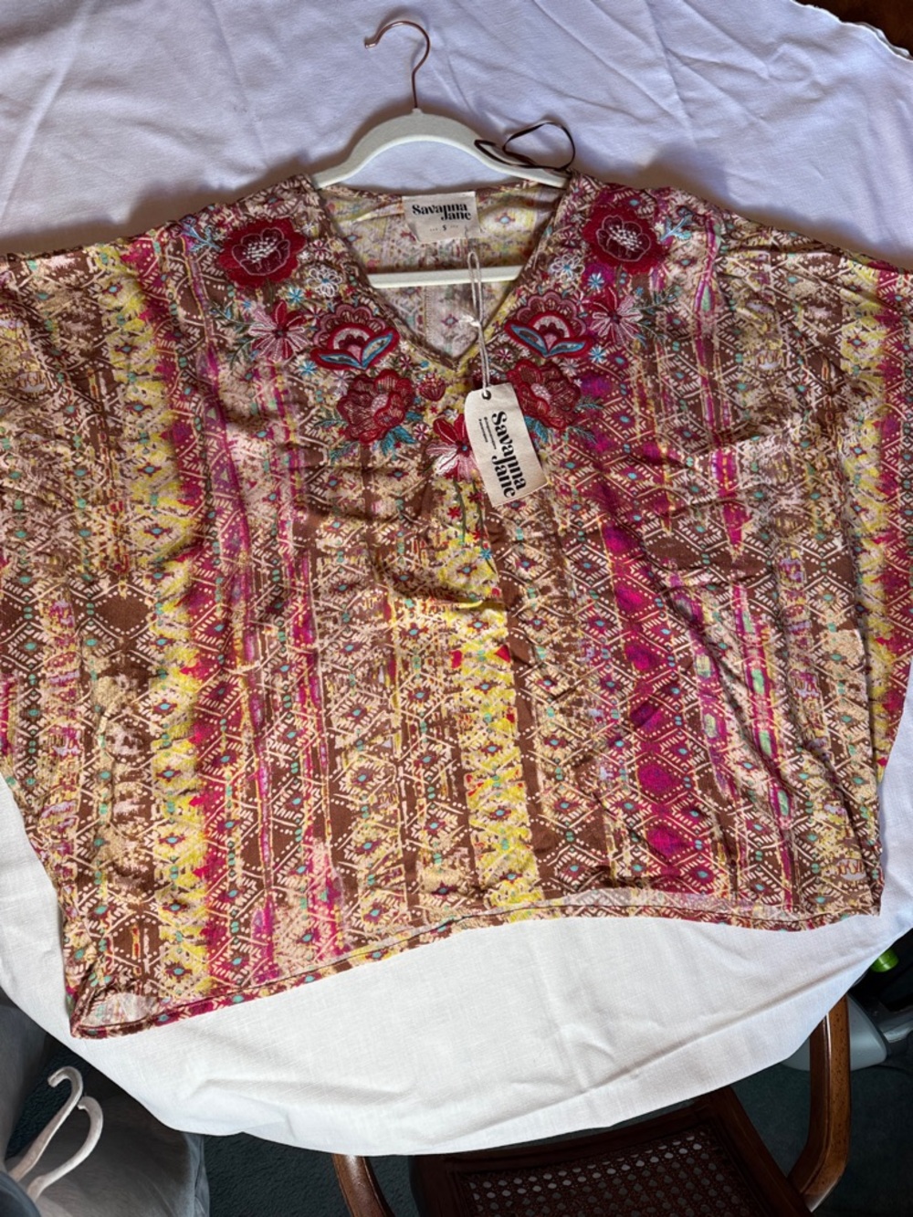 Savanna Jane Women's Multicolor Embroidered V-Neck Top